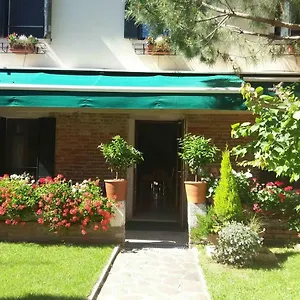 bb-hortus.hotelslidodijesolo.com/